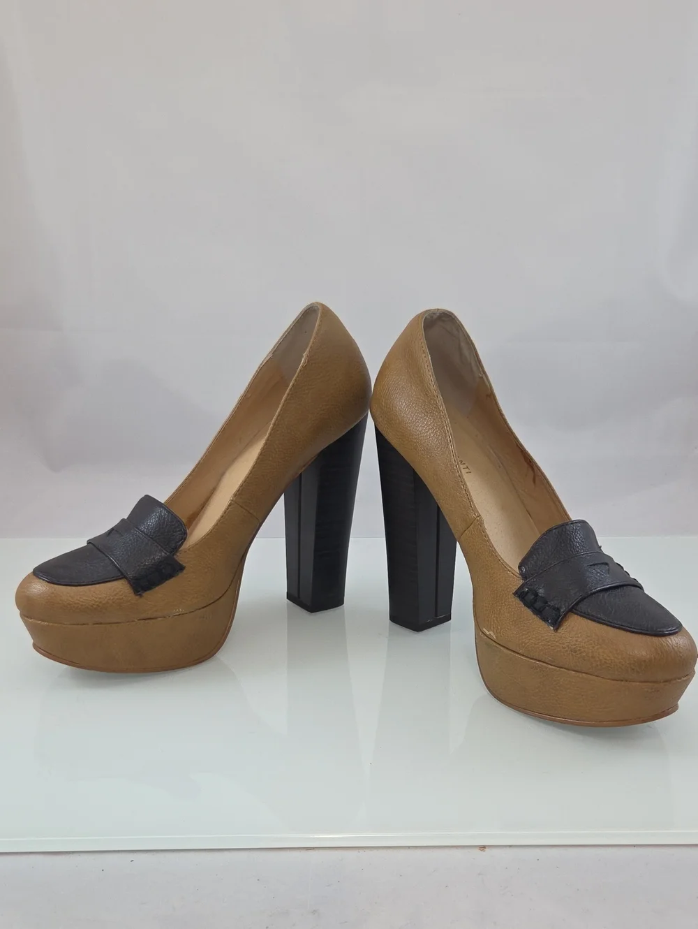 Marco Santi Platform Loafer Pumps with Black Accents Size 8